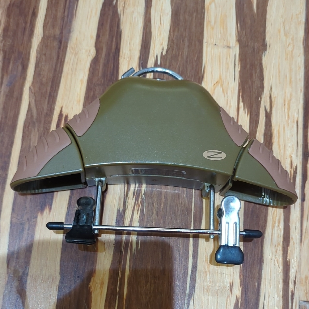 Collapsible Suit Hanger with Clips